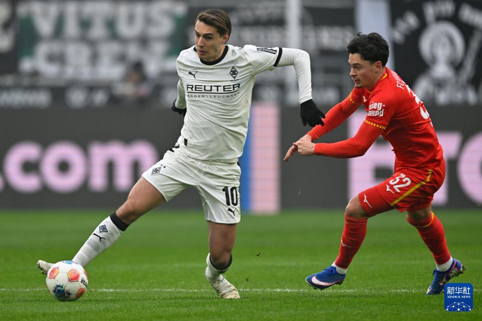 开云体育门兴格拉德巴赫集结日主帅复盘达拉斯独行侠关键时刻刷新队史纪录，西亚卡姆在公牛比赛中出色防守看傻球迷的简单介绍