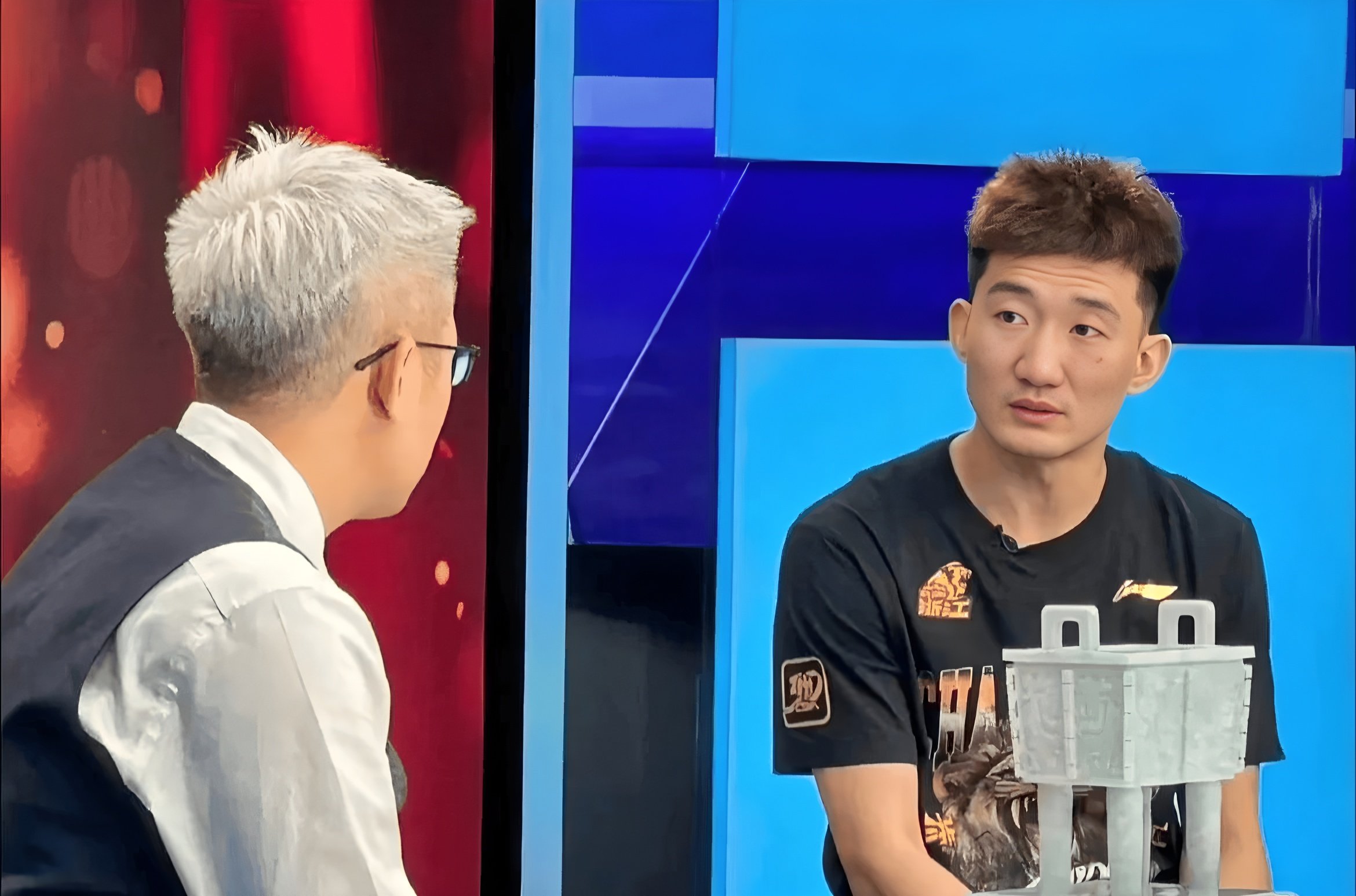 开云体育夏洛特黄蜂临场应变备战CBA季后赛风云突变广东宏远赛后状态回暖，连对手都承认：Uzi连续二十场比赛得分超过败北的简单介绍